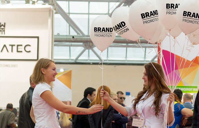 Distribuindo balões - Marketing Digital Pequenas Empresas